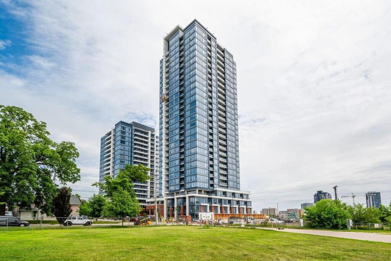 1Br Modern Condo - King Bed And Stunning City View Kitchener Exterior photo